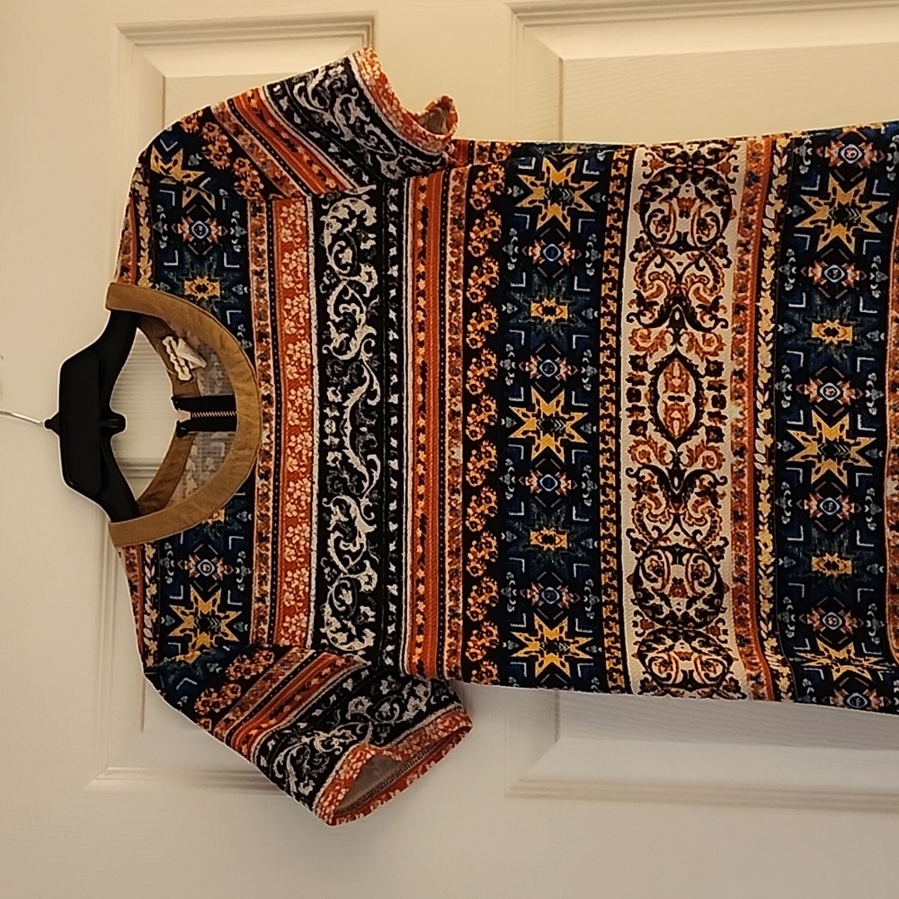Patterned Dress - Picture 2 of 4